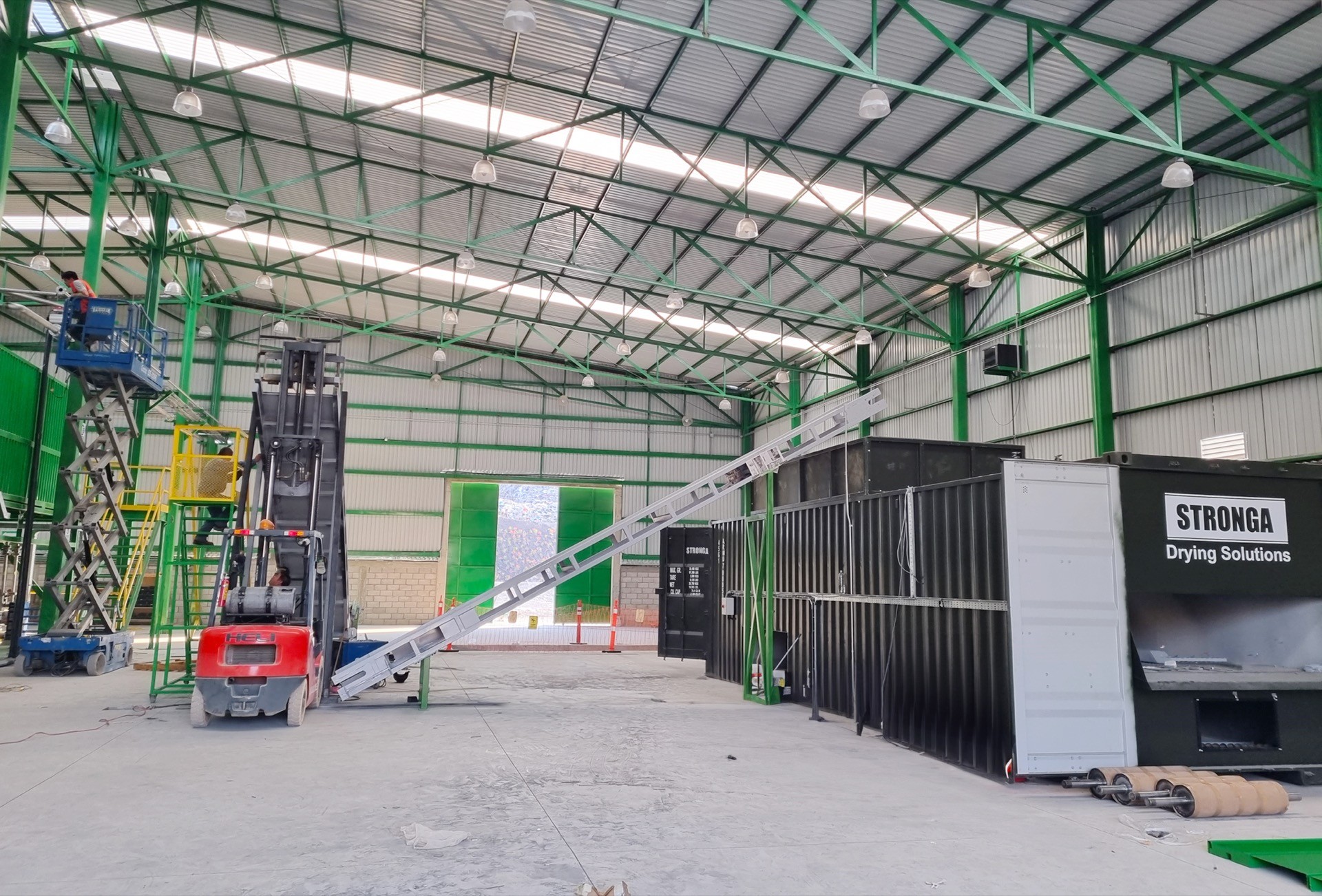 Equipos Stronga FlowDrya en el sitio de reciclaje de residuos de envases de Ciudad de México