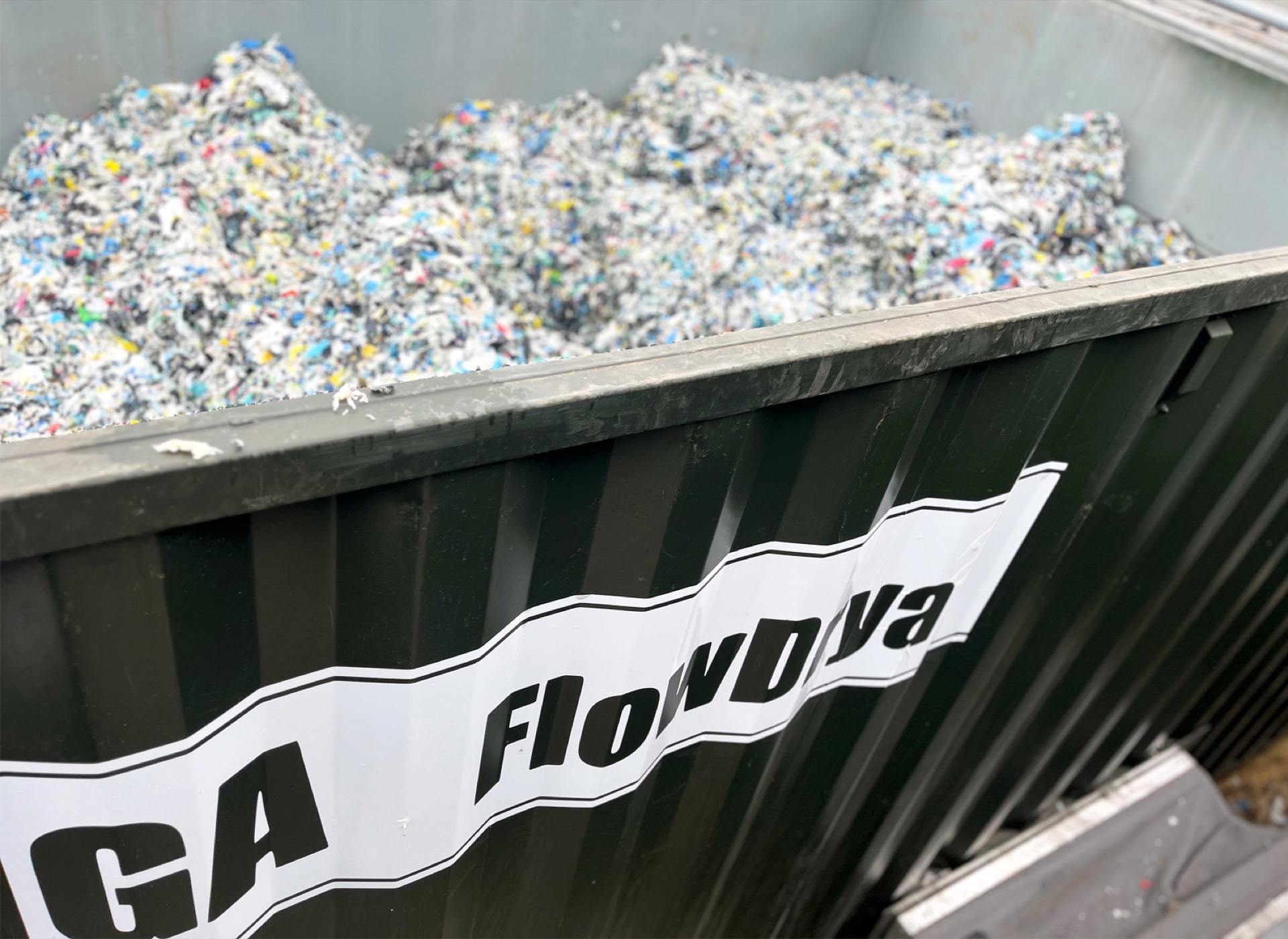 SRF chargé dans le sécheur Stronga FlowDrya pour conditionnement